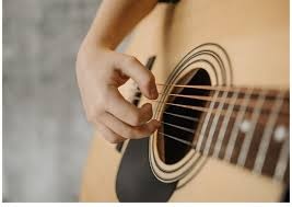 Como aprender a tocar violão: 10 dicas para acelerar seu aprendizado