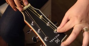 Como colocar corda no violão de pino - Imagem 5