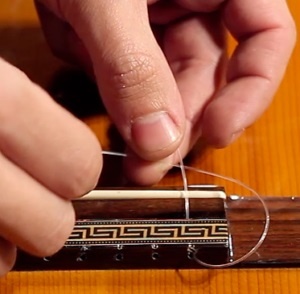 Como trocar as cordas do violão - Imagem 2